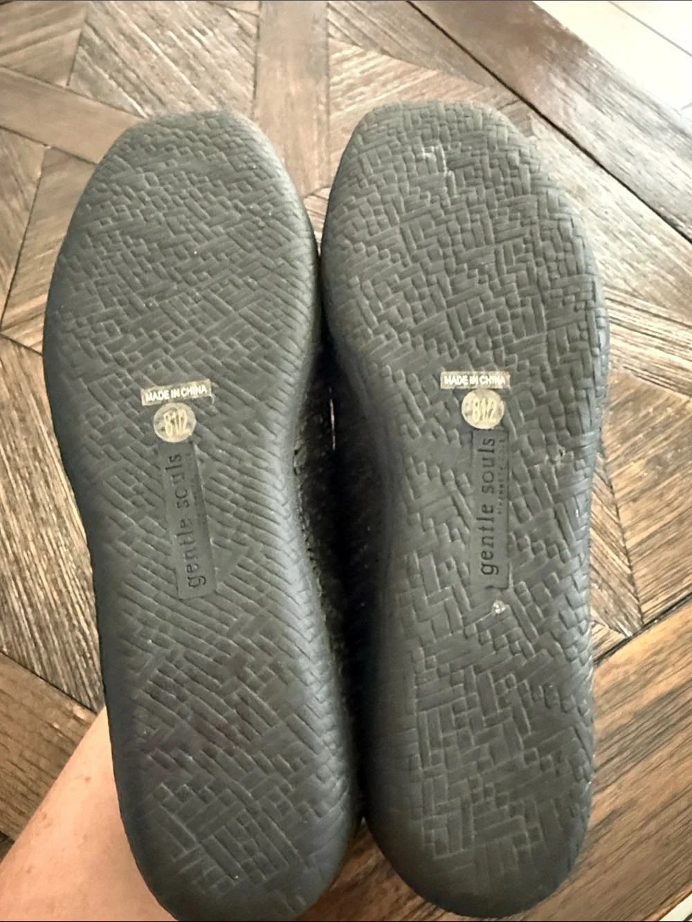 Gentle Souls by Kenneth Cole Black Perforated Leather Loafers Size 8.5 Like New